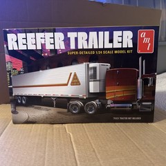 AMT Reefer Semi Trailer 1:24 Scale Plastic Model Kit 1170 New