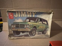 AMT 1/25 Scale AMT1219 1972 GMC Jimmy Model Kit Needs Help