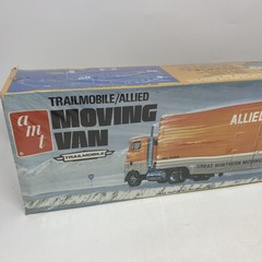 AMT Trailmobile Allied Moving Van 1:25 Model Kit Unassembled Over 125 Parts New