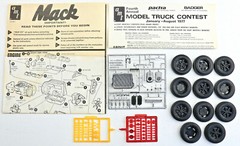 Vintage AMT USA 1/25 Mack R685ST Truck Tractor Cab Classic Plastic Model NIB