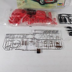 XKE Jag Revell 1:25 Model Kit 0556 Sealed Parts Bag 1998