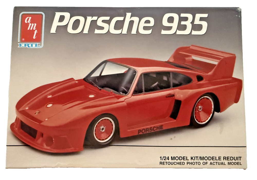 Vintage 1991 AMT ERTL Porsche 935 1:24 Scale #8866 Model Kit PARTS STILL SEALED