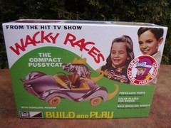 Wacky Races Compact Pussycat Build and Play Model Car Kit- 1/25 scale by MPC 934