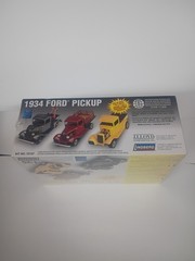 Lindberg ’34 Ford Pickup 1:25 Scale Plastic Model Kit 72157 Dented Sealed