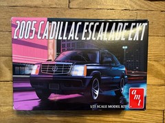 AMT 2005 Cadillac Escalade EXT Kit # AMT1317/12 Factory Sealed Bags 1:25