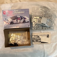 AMT Ertl Ford Thunderbird Bill Elliott 1:25 NASCAR Model Kit 6740 Plastic