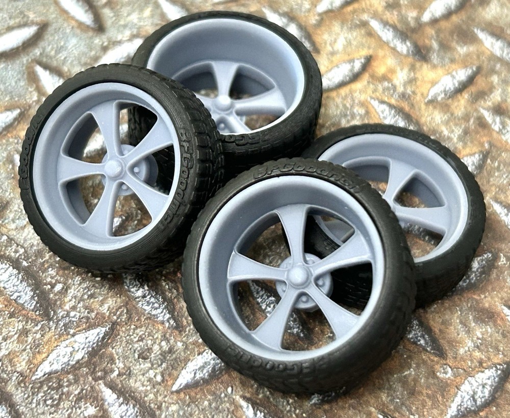 1/24 Scale: 21/20 Inch “Boyd Magneato” Wheels With Wide Rear Street Tires; 1/25