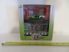 M2 Machines R01 1971 Plymouth Cuda 440 Green Model Kit 1:64 2014 MISB