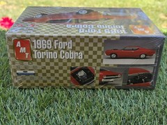 AMT 1969 Ford Torino Cobra Kit # 38145 New Factory Sealed 1:25 Scale Skill 2