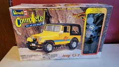 🔥 REVELL COMPLETE 1:24 JEEP CJ-7 Model Kit 1999 in Damaged Box Read Notes