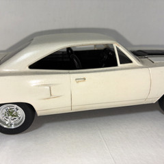 1970 Plymouth GTX Cream Color 1:25 Kit Built Model Car