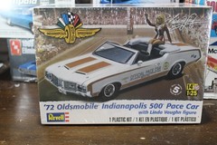 Revell 72 Oldsmobile Indianapolis 500 Pace Car With Linda Vaughn Figure Sealed