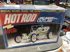 REVELL HOT ROD MAGAZINE ED BIG DADDY ROTH OUTLAW CAR MODEL KIT SEALED. LOOK