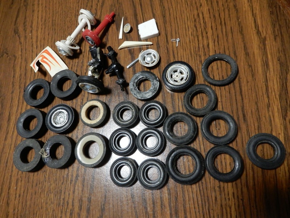VINTAGE 1960’S ERA LOT OF 24 TIRES JUNKYARD MODEL CAR TIRES VARIOUS SIZES TYPES