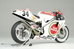 Beemax 1/12 Scale Suzuki RGV-r 500 (XR79) ’93 WGP500 Champion Model Kit #BX13001