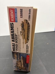ACADEMY 13202 1/35 M1A1 Abrams “Iraq 2003″ Tank Model Kit