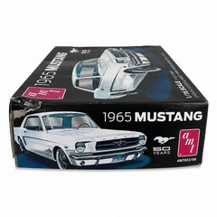 AMT 1965 Ford Mustang 1/16 Scale Model Kit Open Complete Unbuilt AMT872/06