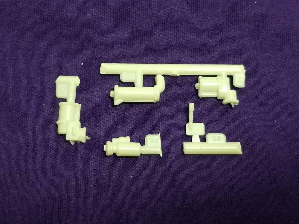 Diamond REO Truck Tractor STARTER , OIL COOLER , DIPSTICK for 1:25 AMT Model Kit