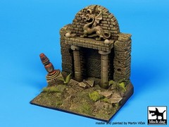 Black Dog (No Scale) Dragon House Fantasy Diorama Base (100mm x 80mm) FD008