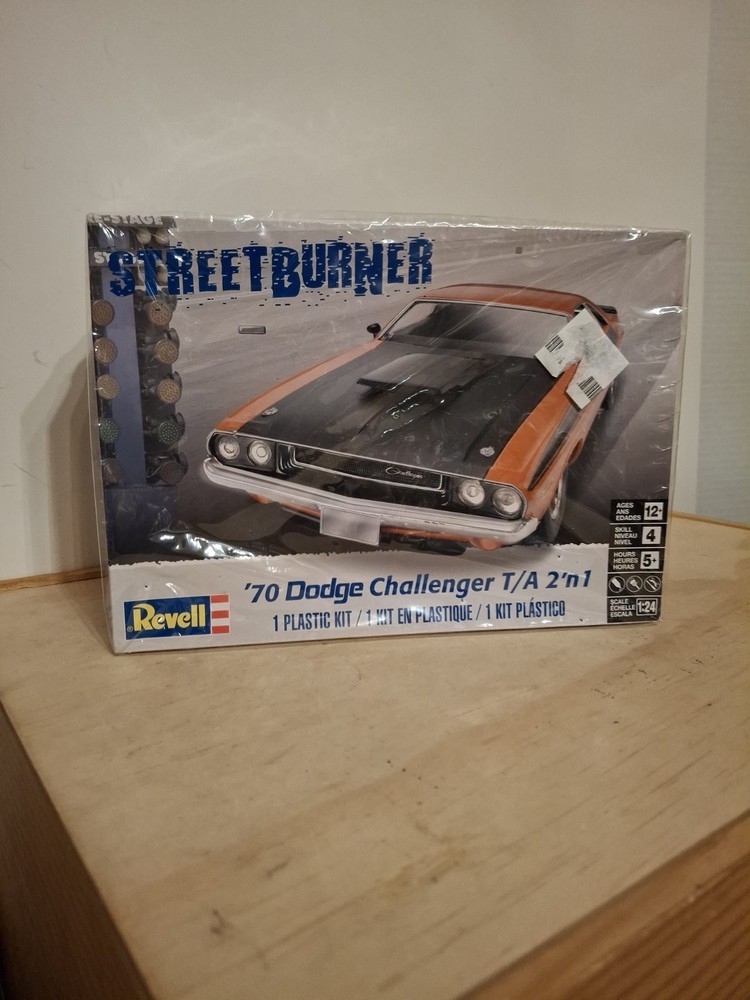 Revell 1970 Dodge Challenger T/A 2in1 1:24 Model Kit Partially Together