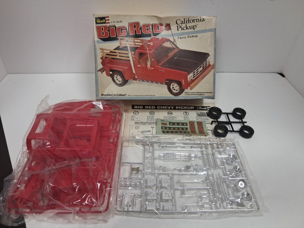 Revell 1/25 – BIG RED CALIFORNIA PICKUP TRUCK – Model Kit – 7305 – New In Box