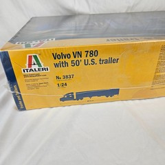 Rare Italeri Volvo VN 780 w/ 50′ US Trailer 1/24 Scale Plastic Model Kit