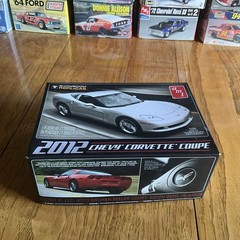 AMT SHOWROOM REPLICAS: 2012 CHEVY CORVETTE COUPE 1/25TH SCALE AMT756, 2012