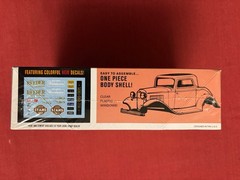 NOS 1:32 ‘32 Ford V-8 coupe Round2 Models AMT 1181/12
