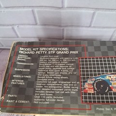 AMT ERTL Model Kit Richard Petty #43 1990 STP Pontiac Grand Prix Unassembled
