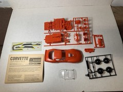 Monogram Corvette SnapTite 1/32 Model Kit #1016 1991 COMPLETE UNBUILT