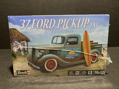 Revell 85-4516 1:25 1937 Ford Pickup Truck 2N’1 with Surfboard Plastic Model Kit