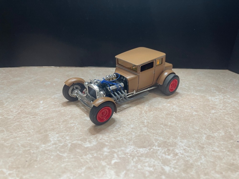AMT 1925 Ford T Chopped Top 1/25 Custom Built Model