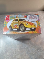 AMT Volkswagen Superbug 1971 Unity Coke AMT1284M Plastic Model Kit 1/25 – SEALED
