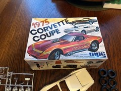 MPC 1975 Chevy Corvette Coupe Unbuilt Model Car Kit # 1-7505
