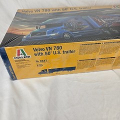 Rare Italeri Volvo VN 780 w/ 50′ US Trailer 1/24 Scale Plastic Model Kit