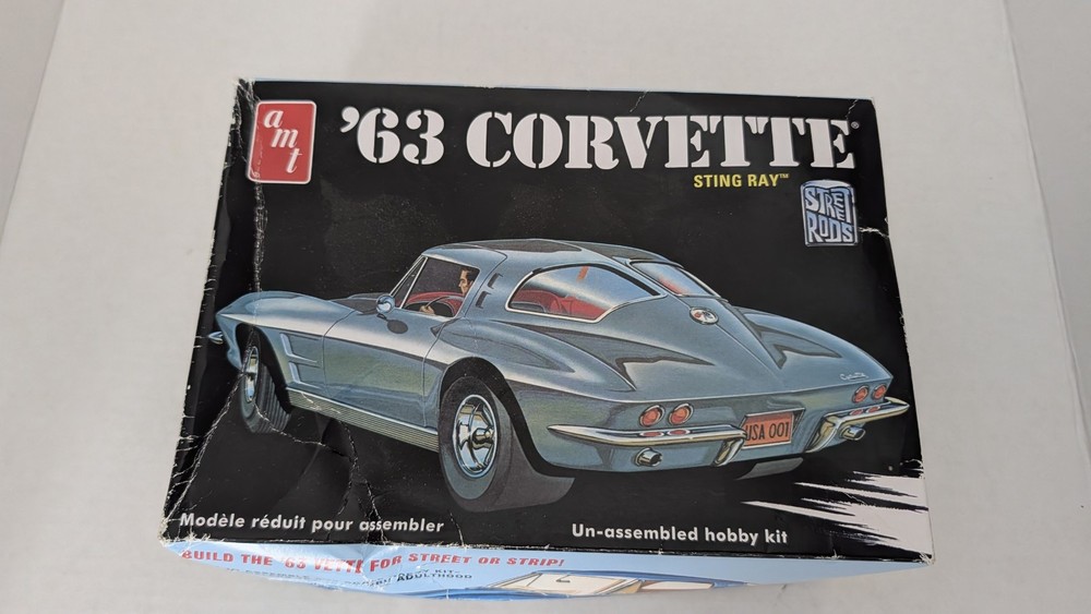 AMT 1963 Corvette Sting Ray 1/25 Model Kit Sealed Parts Complete 142pc Street…