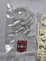 AMT 1/25 SCALE ’62 FORD THUNDERBIRD 2 IN 1 CUSTOMIZING KIT FACTORY SEALED 2011