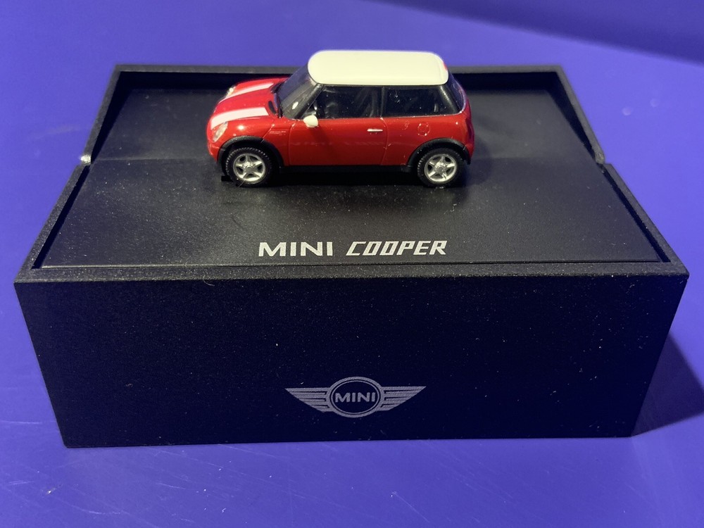 MINI Cooper Collectible 1:87 Scale Clamshell Case – Made In Germany **NEW**