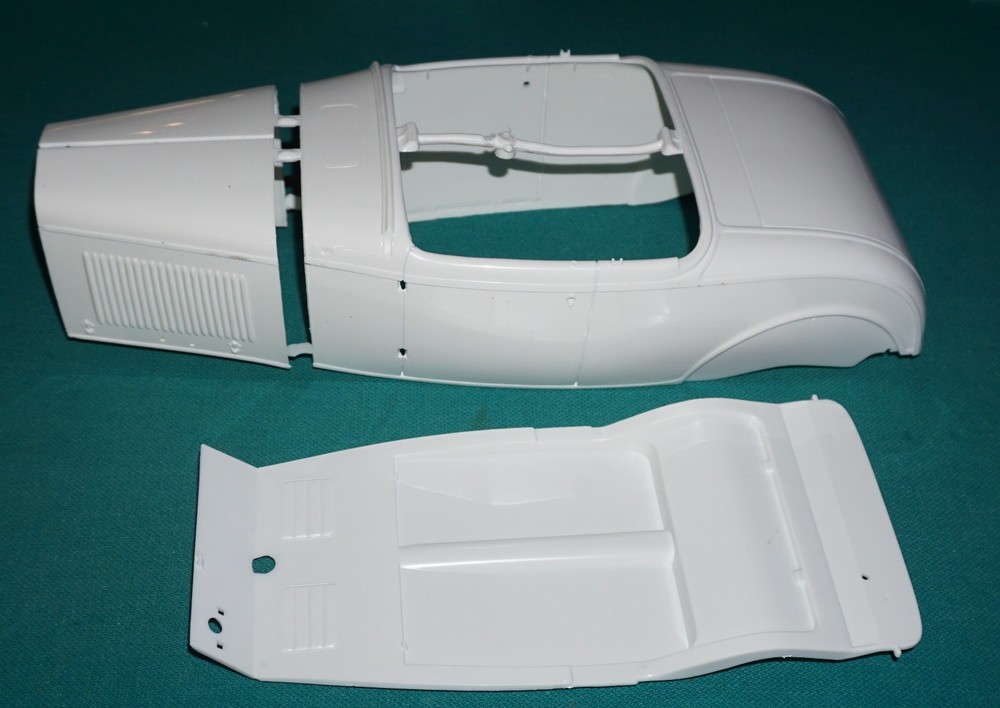 ’32 Ford Hot Rod 3’N 1 Revell 1/8 Bright White Body Hood Floorboards