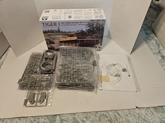 Takom Model 1:35 Tiger I Early-Production Model With Steel Wheels w/Zimme New