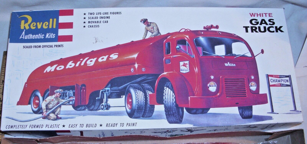 REVELL WHITE FRUEHAUF MOBIL GAS TRUCK MODEL KIT 1402 BOXED
