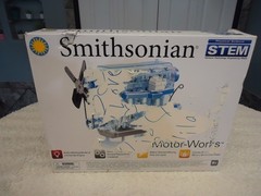 SMITHSONIAN MOTOR WORKS 4 CYLINDER MODEL ENGINE WITH MOVING PARTS ^