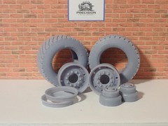 1/25 Scale Big Rig Semi Truck Bridgestone 24.5″ Wide Front Float Tires.