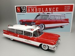 AMT 1395 1:25 Scale 1959 Cadillac Ambulance w/Gurney Plastic Model Kit