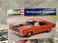 Revell 1970 Plymouth Roadrunner 1:24 Scale Plastic Model Kit – White 852980 NOB