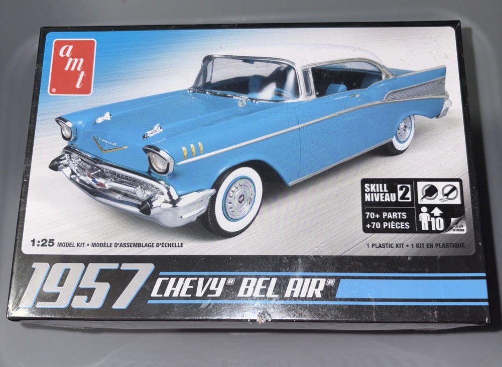 AMT 1957 Chevy Bel Air Model Car Scale 1:25 – Blue/White