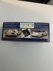 1995 MONOGRAM Lamborghini Countach OPEN BOX 1:24 Model Car Kit 2769