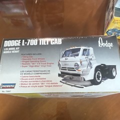Lindberg Dodge L-700 Tilt Cab Truck Model Kit 1:25 Tilting Cab 73067