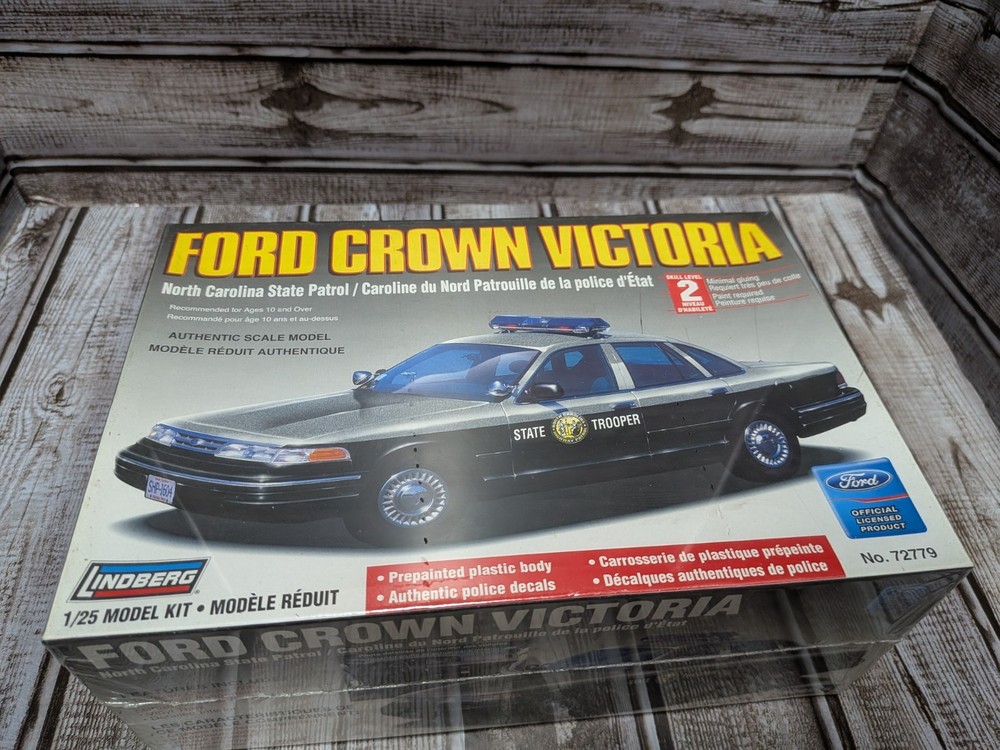 Lindberg Ford Crown Victoria State Trooper NC Police Car Model Kit Sealed