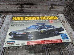 Lindberg Ford Crown Victoria State Trooper NC Police Car Model Kit Sealed
